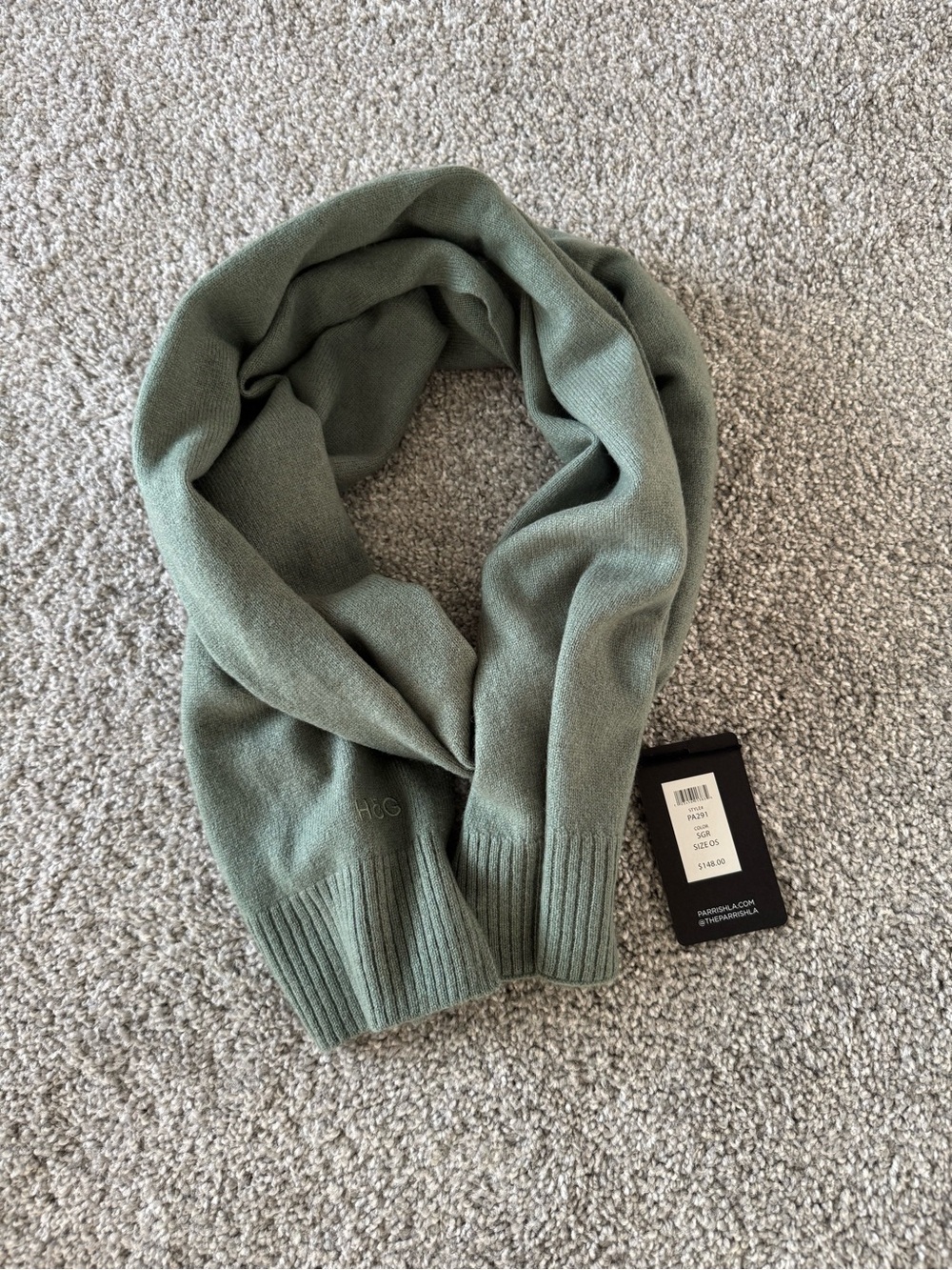 Women's Green Cashmere Knit Scarf - Picture 3 of 3